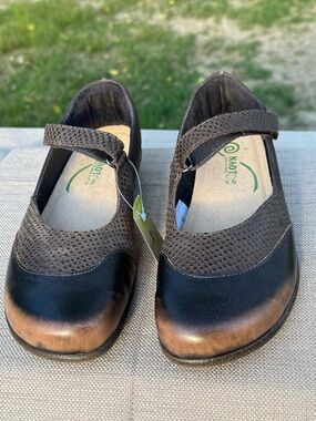 Naot Leather Two-Tone Brown and Bronze Mary Jane Flats